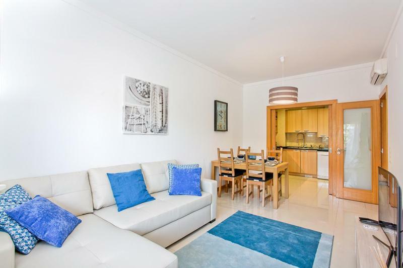 Apartamento Em Quinta Da Barracuda อัลบูเฟรา ภายนอก รูปภาพ